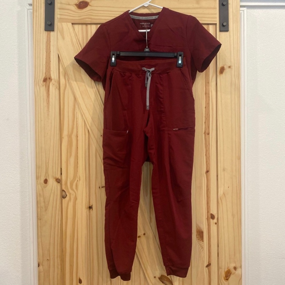 Fabletics scrub set